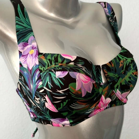 Victoria's Secret Black Tropical Lace Up Back Full Coverage Bikini Top 36DDD NWT - Picture 1 of 3